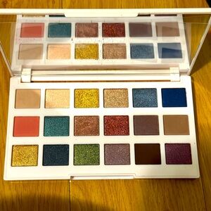 Eyeshadow palette